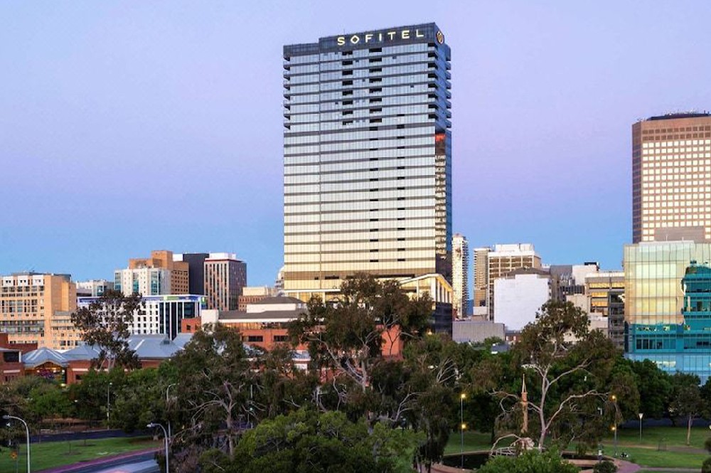 �Ĵ����ǰ������������ؾƵ�